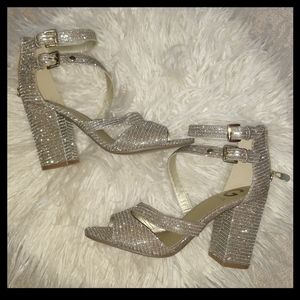 Guess strappy heel sandal gold toned